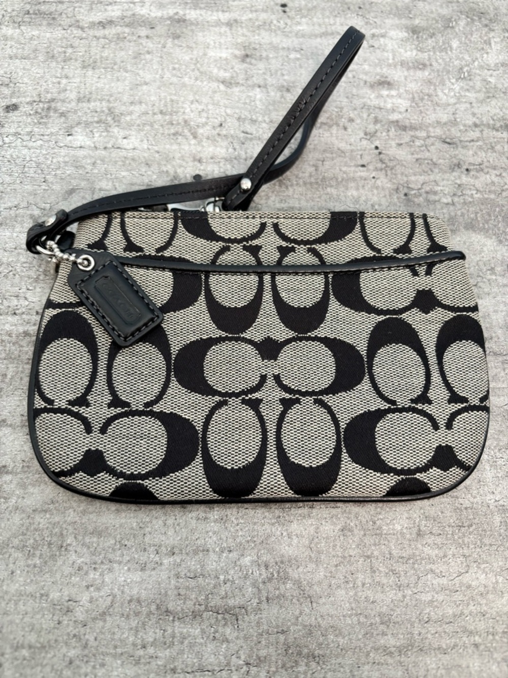 Coach Signature Black Wristlet Wallet Pouch Clutch Outside Pocket Hang Tag